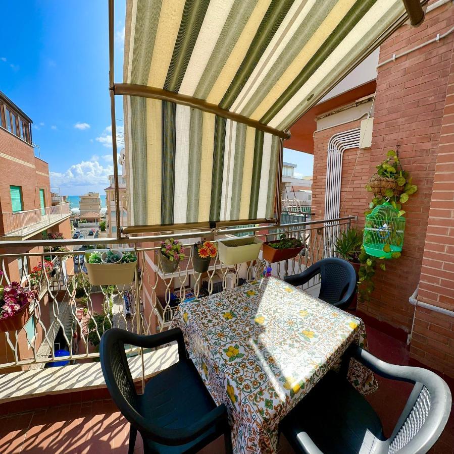 Penthouse Salus Sea View Terrace Apartment ลิโด ดิ ออสเตีย ภายนอก รูปภาพ