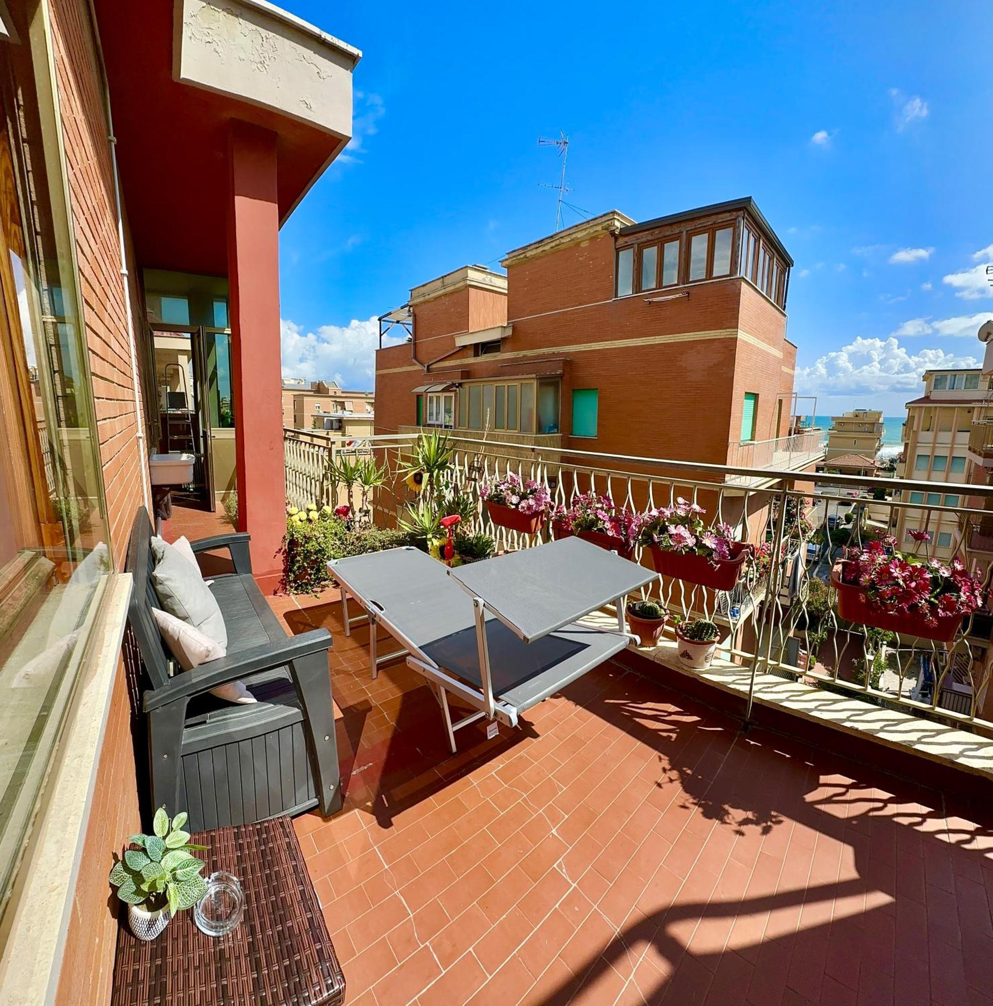Penthouse Salus Sea View Terrace Apartment ลิโด ดิ ออสเตีย ภายนอก รูปภาพ