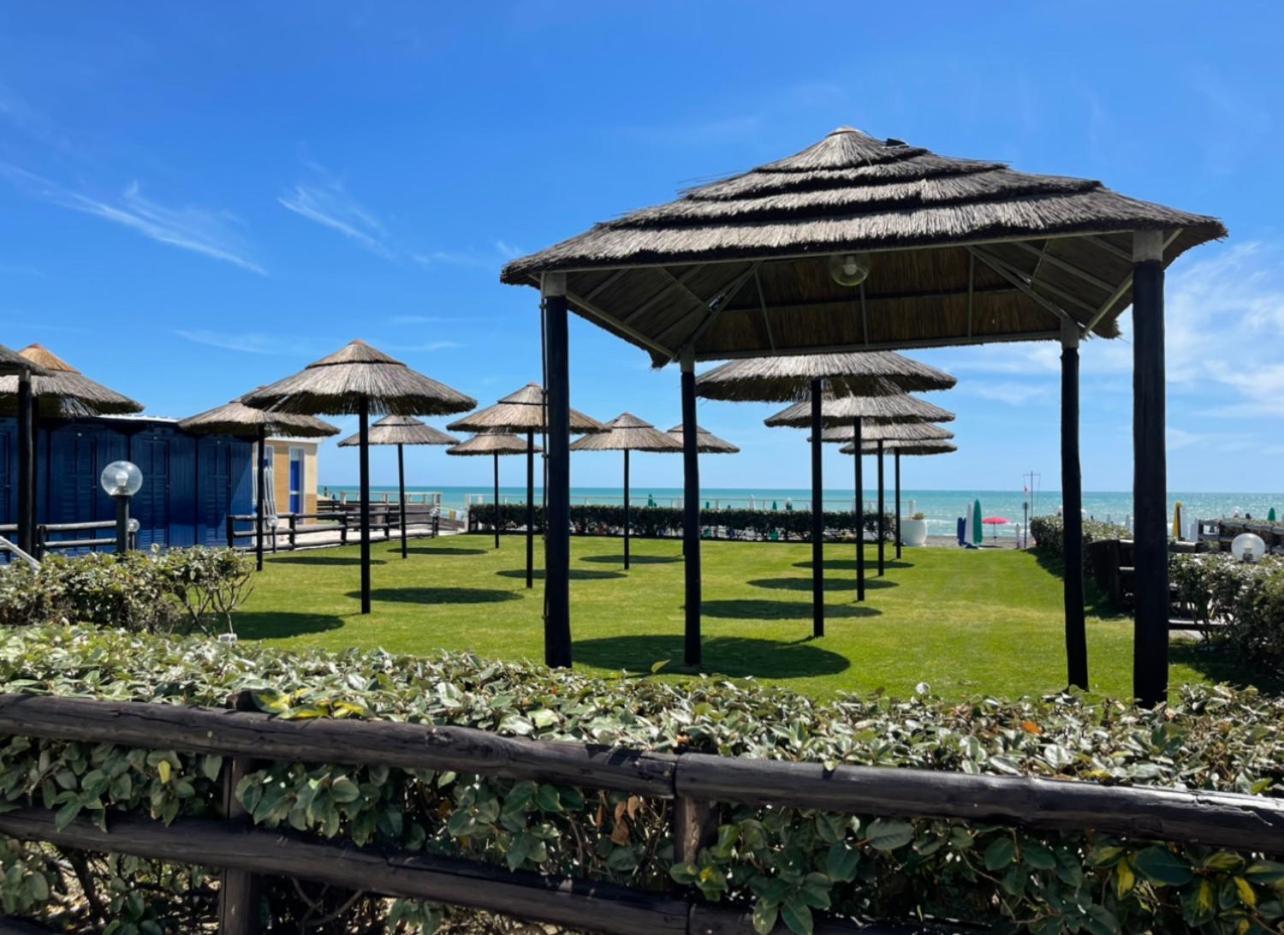 Penthouse Salus Sea View Terrace Apartment ลิโด ดิ ออสเตีย ภายนอก รูปภาพ